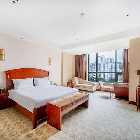 ホテル Ramada Plaza By Wyndham Chongqing West エクステリア 写真