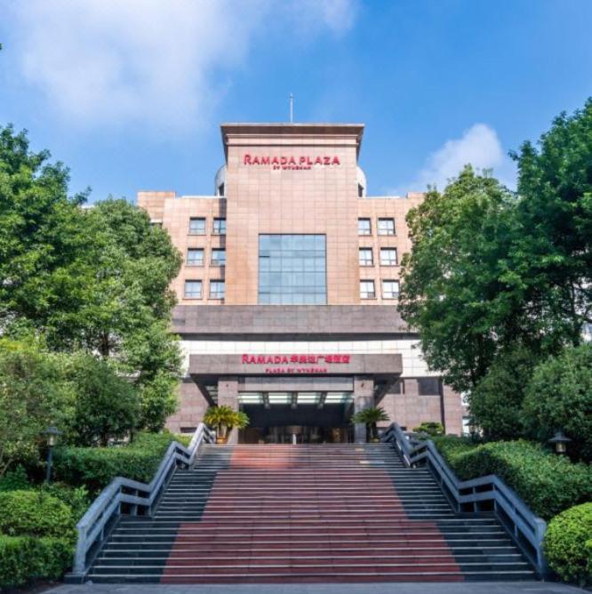 ホテル Ramada Plaza By Wyndham Chongqing West エクステリア 写真