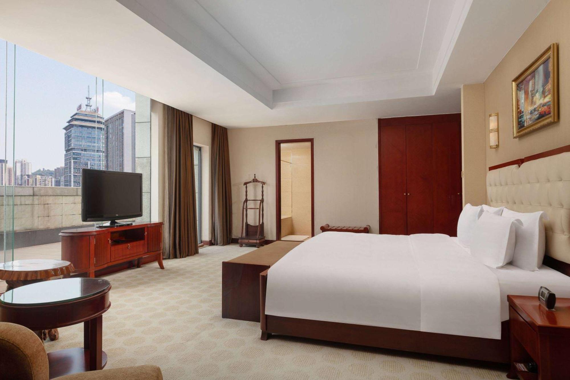 ホテル Ramada Plaza By Wyndham Chongqing West エクステリア 写真