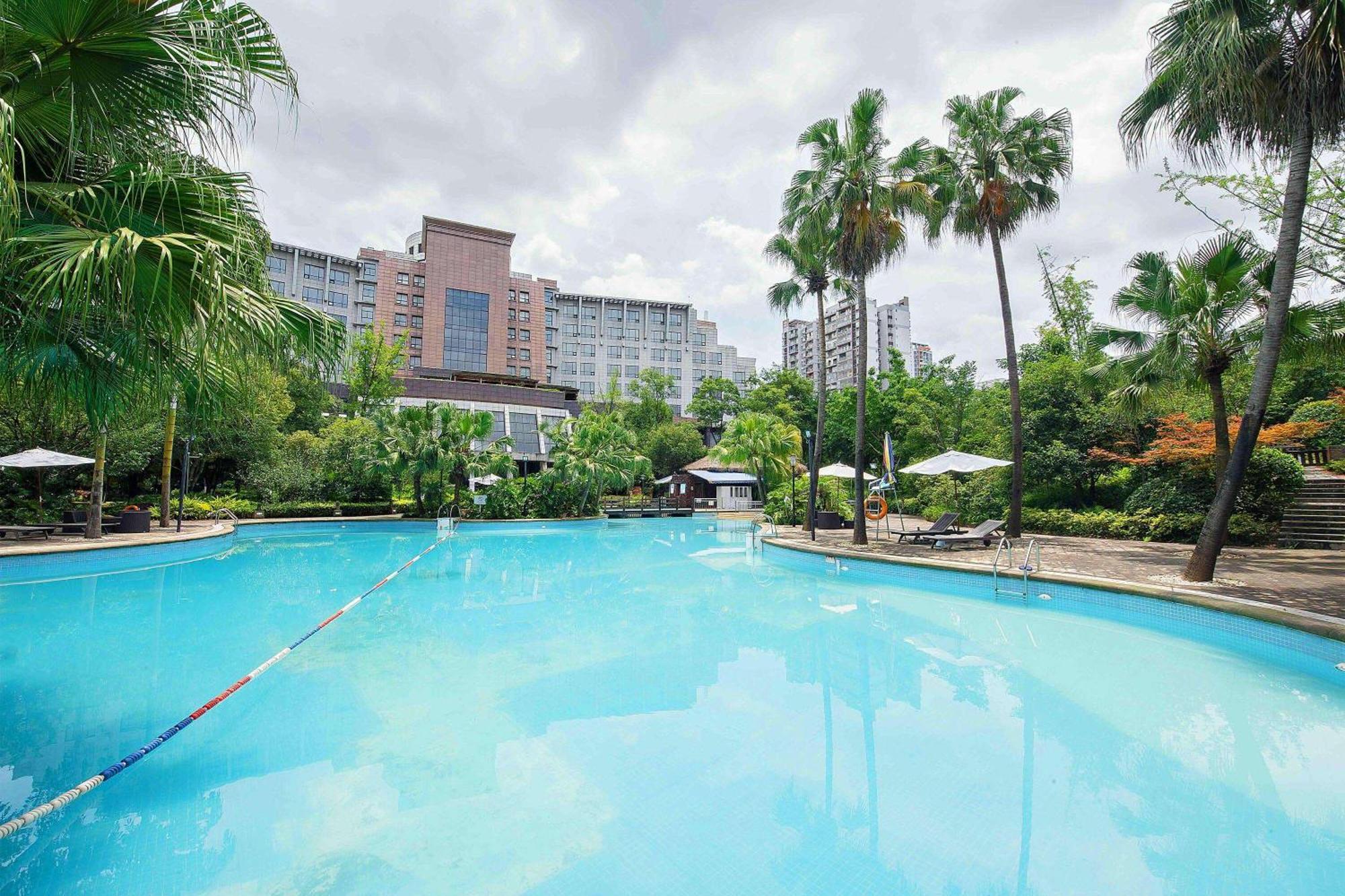 ホテル Ramada Plaza By Wyndham Chongqing West エクステリア 写真
