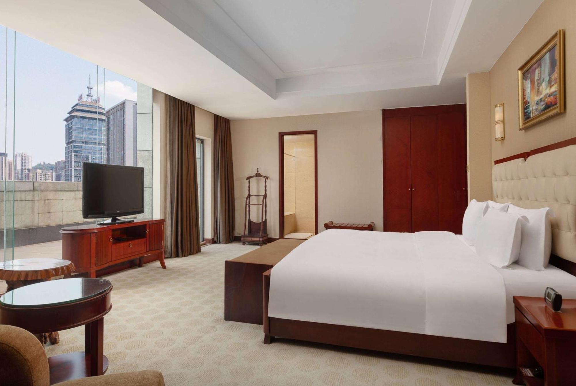 ホテル Ramada Plaza By Wyndham Chongqing West エクステリア 写真