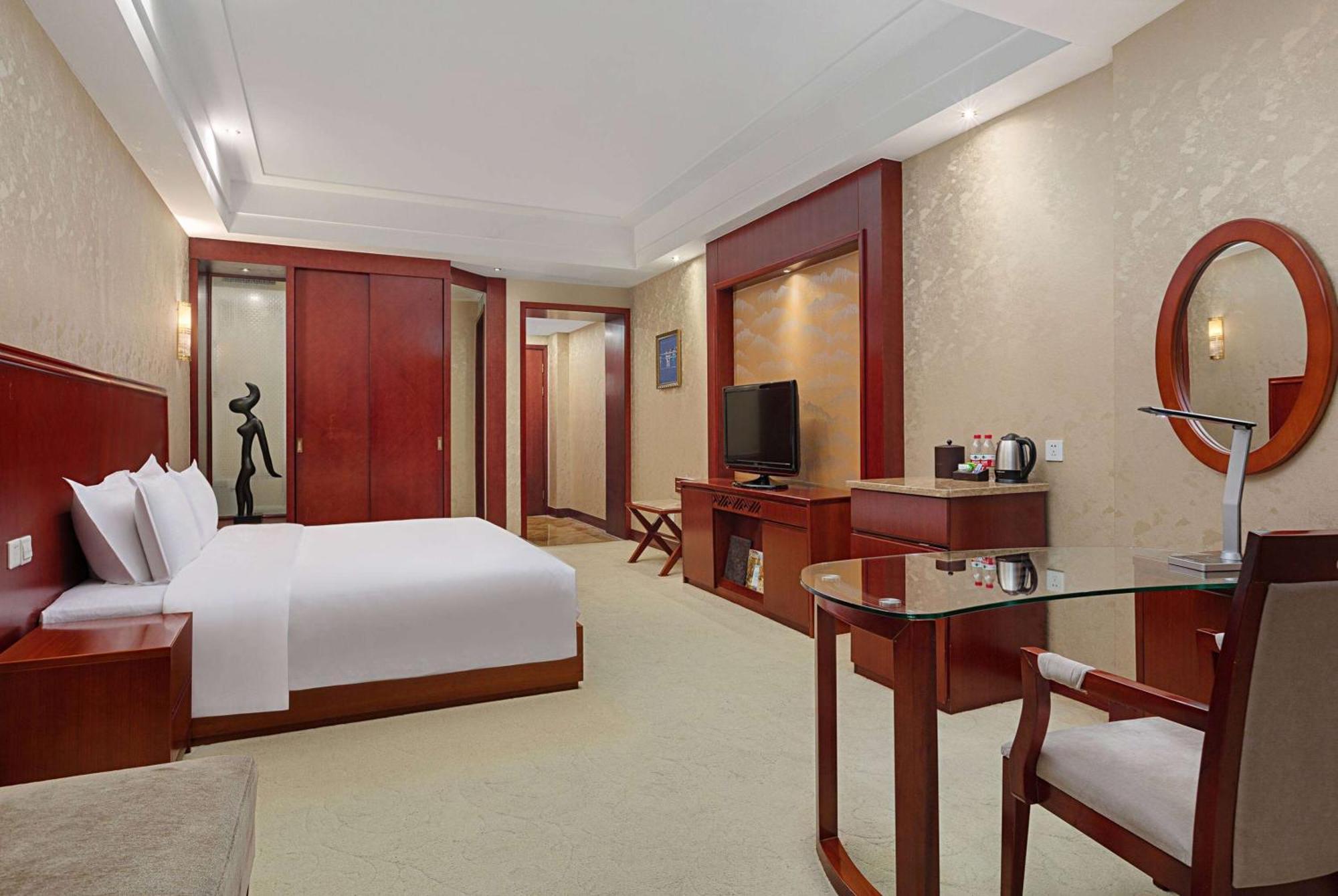ホテル Ramada Plaza By Wyndham Chongqing West エクステリア 写真