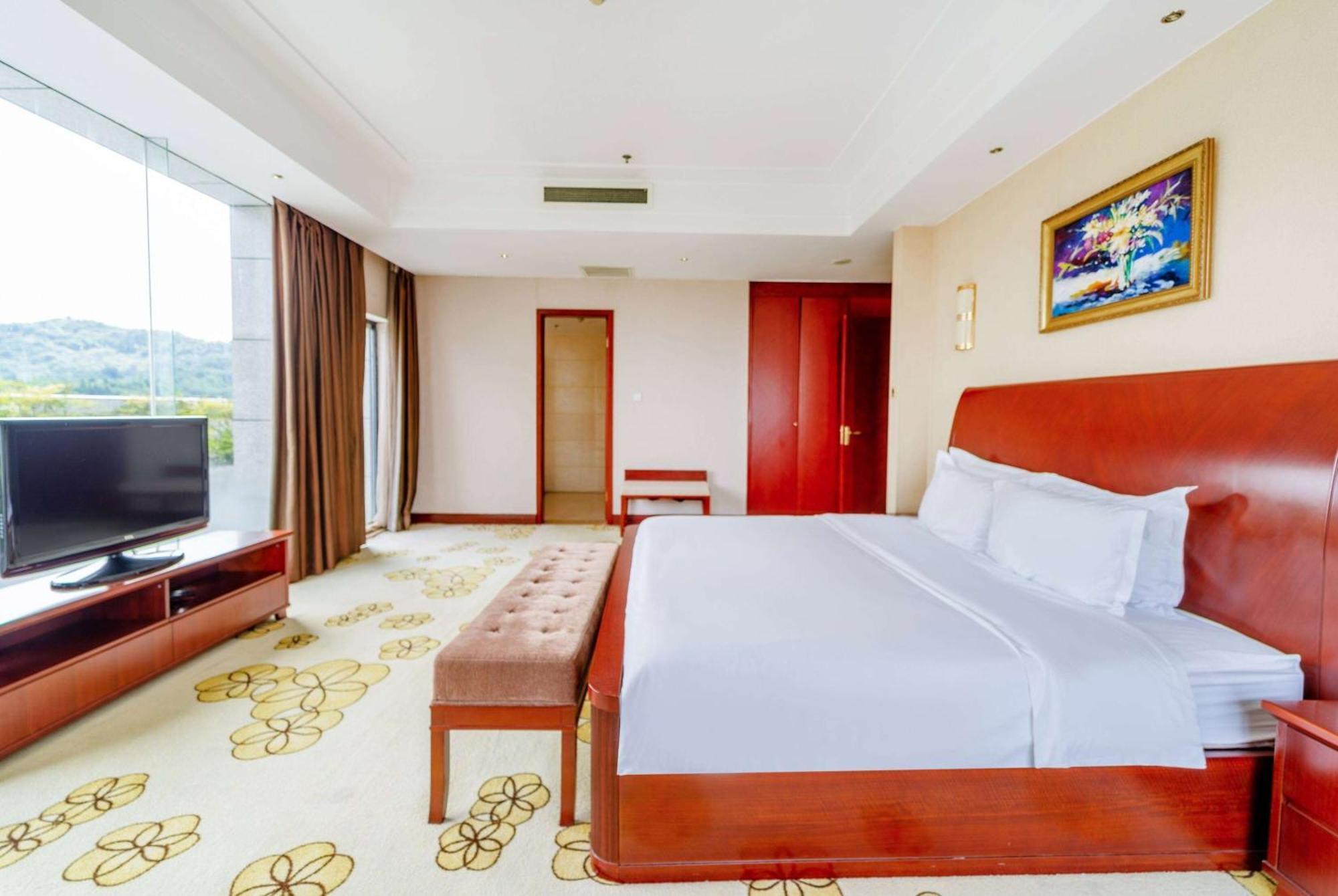 ホテル Ramada Plaza By Wyndham Chongqing West エクステリア 写真