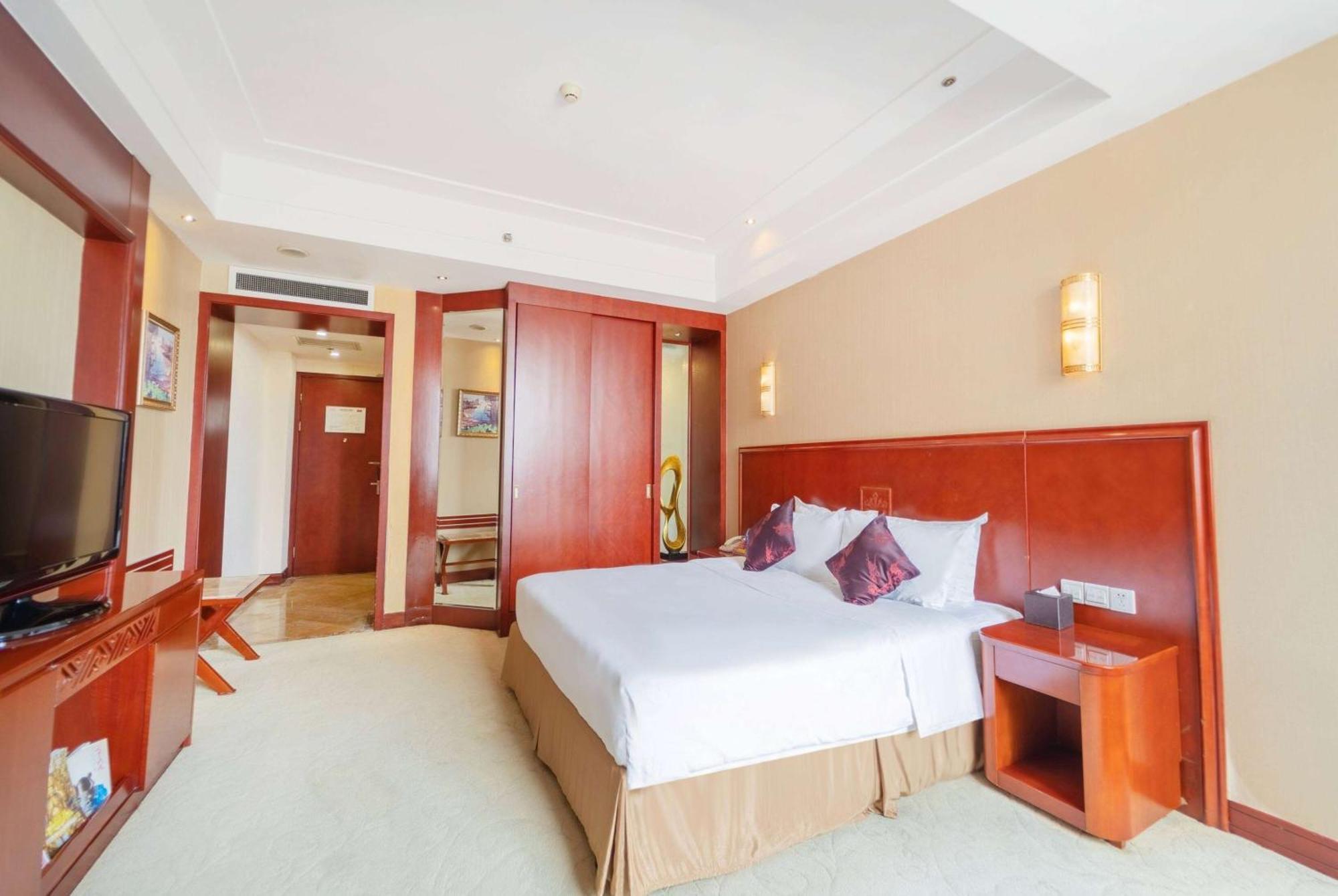 ホテル Ramada Plaza By Wyndham Chongqing West エクステリア 写真