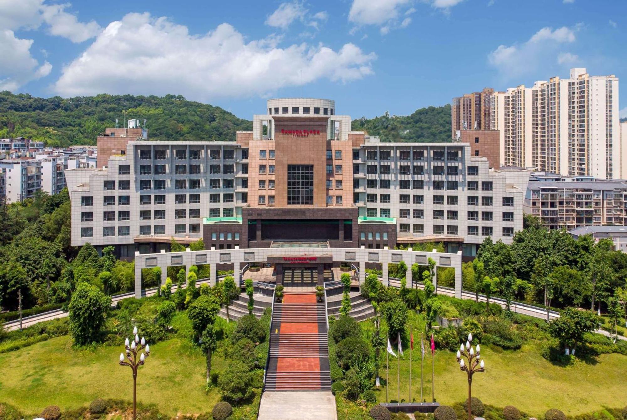 ホテル Ramada Plaza By Wyndham Chongqing West エクステリア 写真