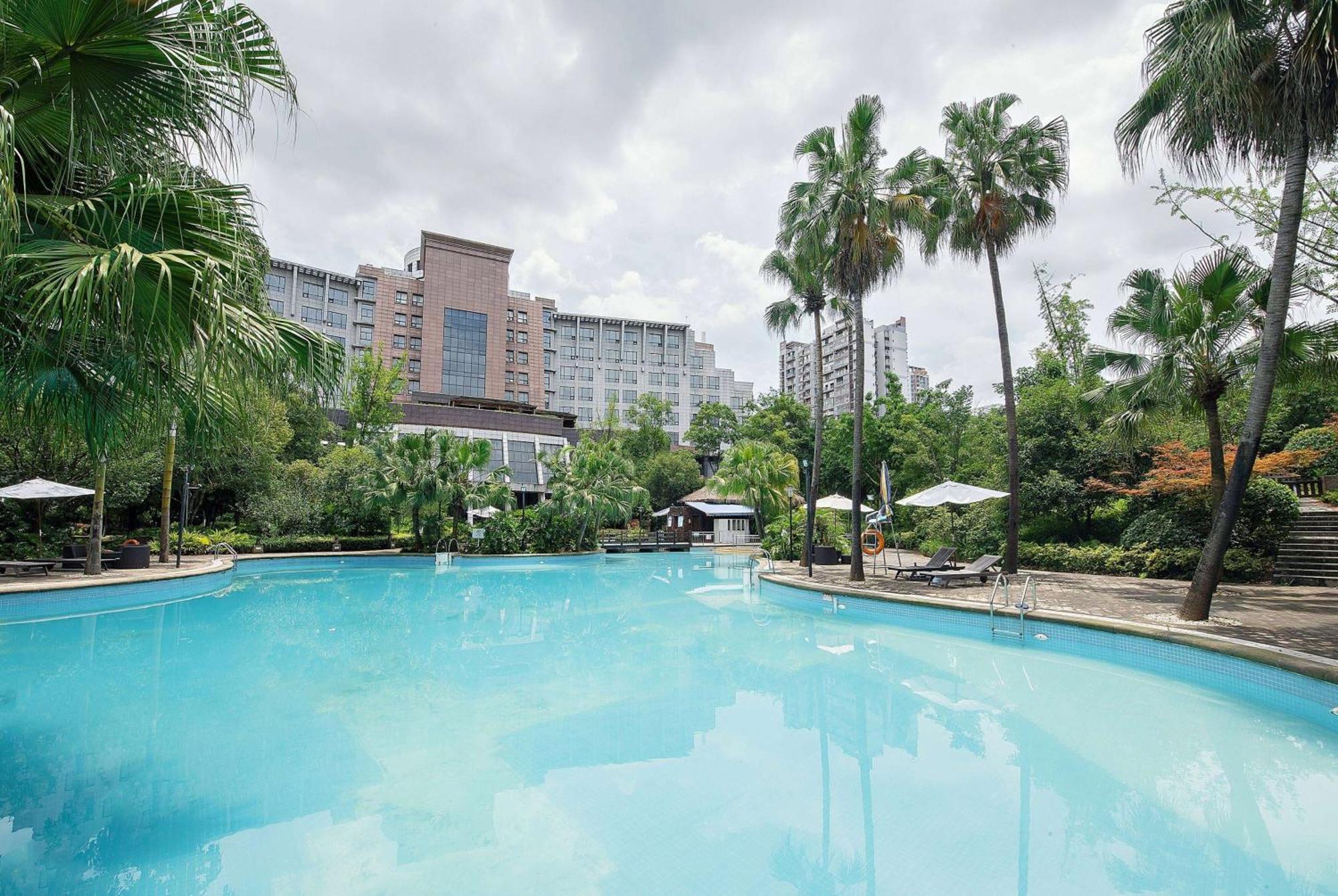 ホテル Ramada Plaza By Wyndham Chongqing West エクステリア 写真