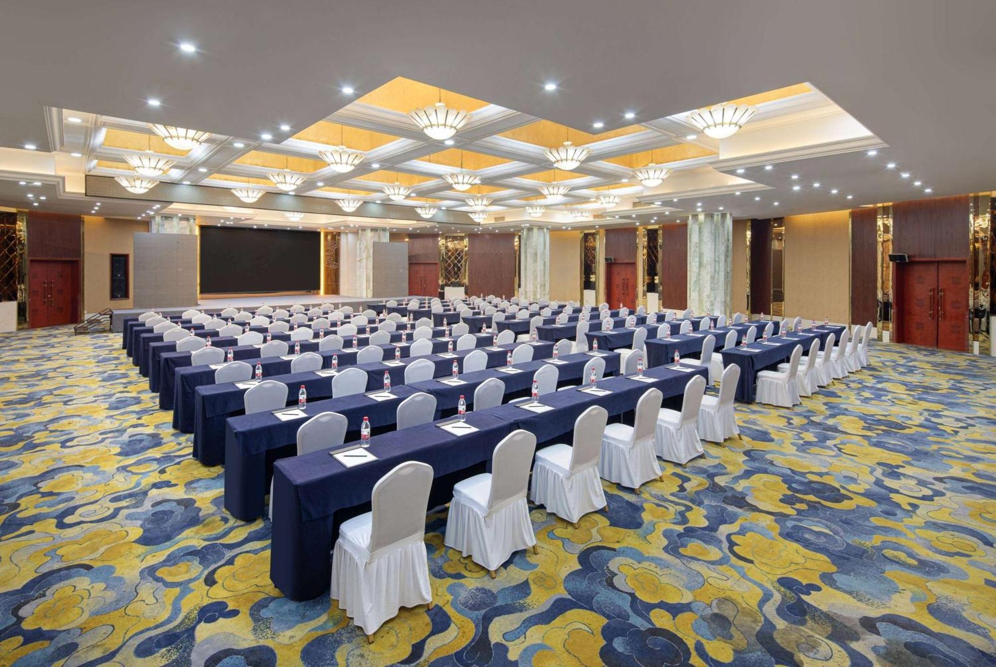 ホテル Ramada Plaza By Wyndham Chongqing West エクステリア 写真
