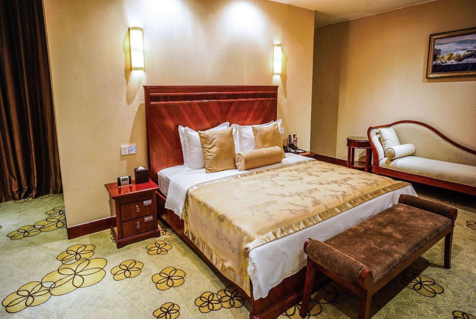 ホテル Ramada Plaza By Wyndham Chongqing West エクステリア 写真