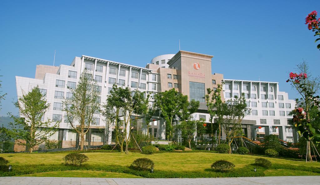 ホテル Ramada Plaza By Wyndham Chongqing West エクステリア 写真