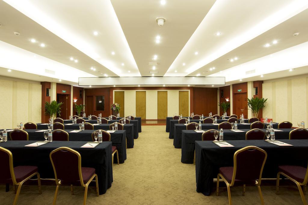 ホテル Ramada Plaza By Wyndham Chongqing West エクステリア 写真