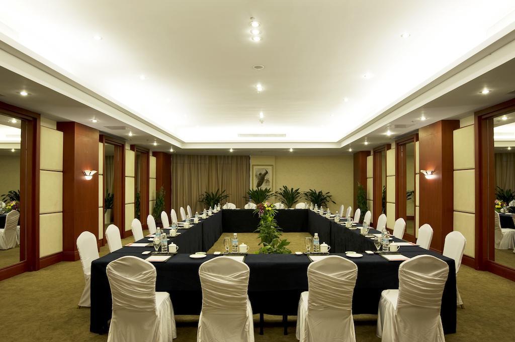 ホテル Ramada Plaza By Wyndham Chongqing West エクステリア 写真