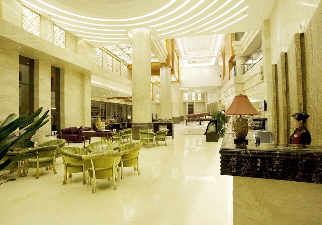 ホテル Ramada Plaza By Wyndham Chongqing West エクステリア 写真